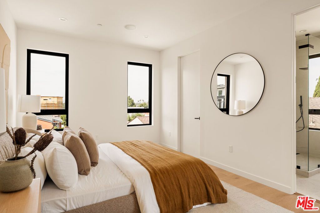 Image 12 of property listing at 1749 1/2 S Marvin Avenue, Los Angeles, CA 90019