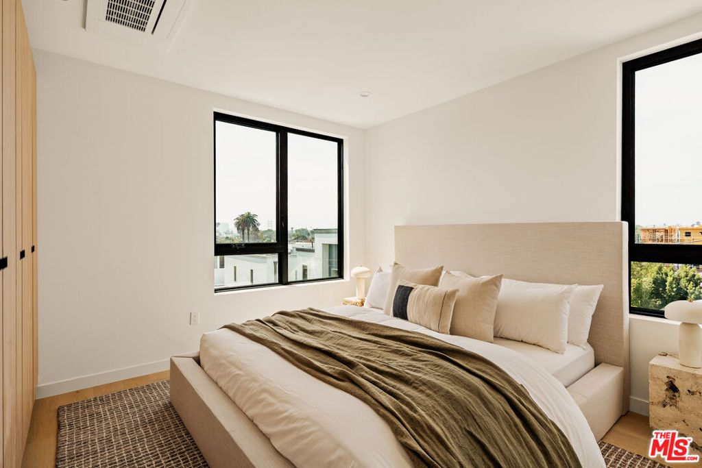 Image 15 of property listing at 1749 1/2 S Marvin Avenue, Los Angeles, CA 90019