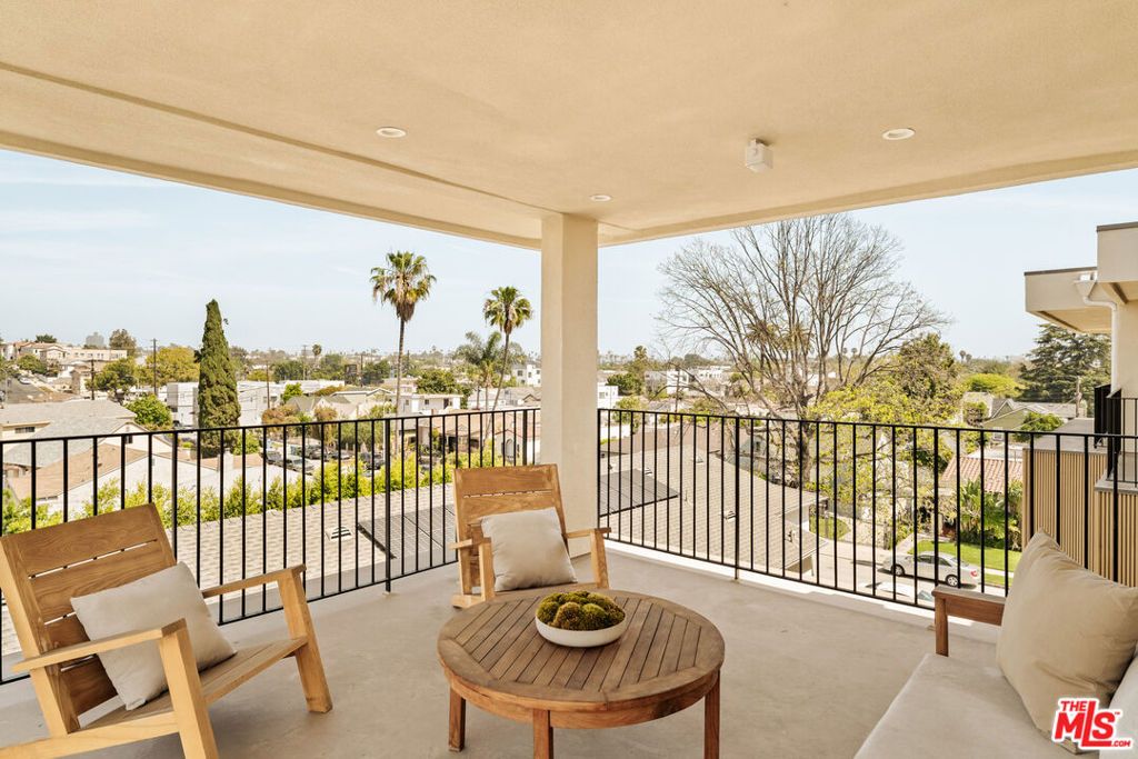 Image 19 of property listing at 1749 1/2 S Marvin Avenue, Los Angeles, CA 90019
