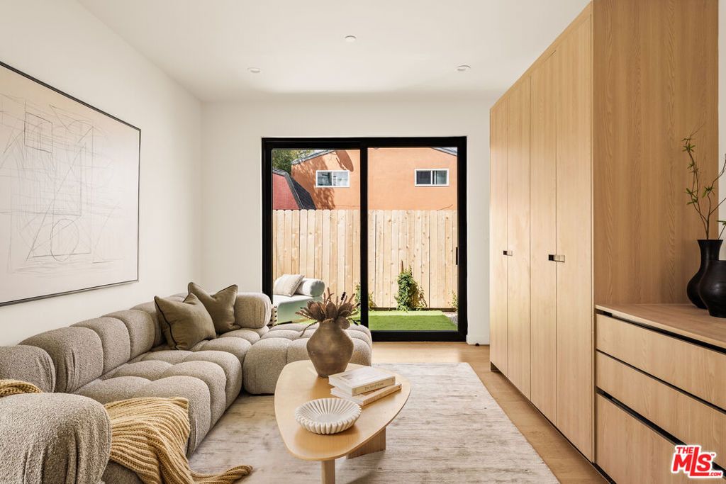 Image 3 of property listing at 1749 1/2 S Marvin Avenue, Los Angeles, CA 90019