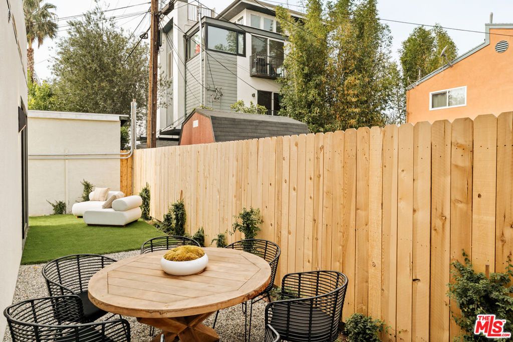 Image 4 of property listing at 1749 1/2 S Marvin Avenue, Los Angeles, CA 90019