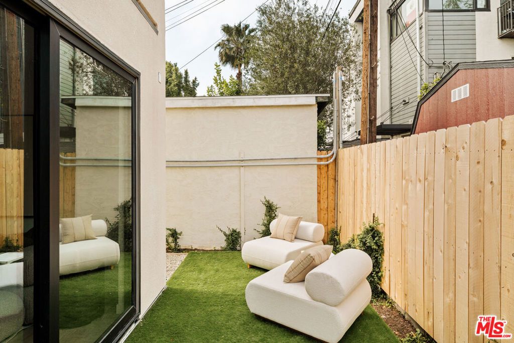 Image 5 of property listing at 1749 1/2 S Marvin Avenue, Los Angeles, CA 90019