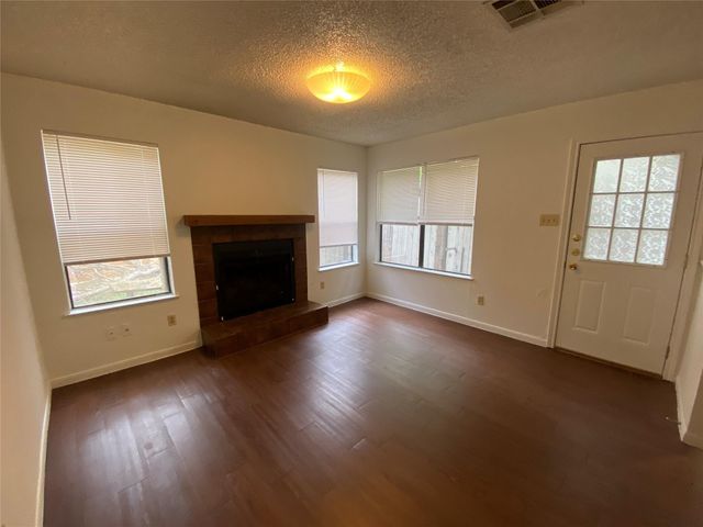 8704 Schick RD B, Austin, TX 78729