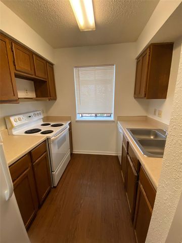 8704 Schick RD B, Austin, TX 78729