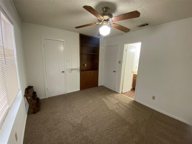 8704 Schick RD B, Austin, TX 78729