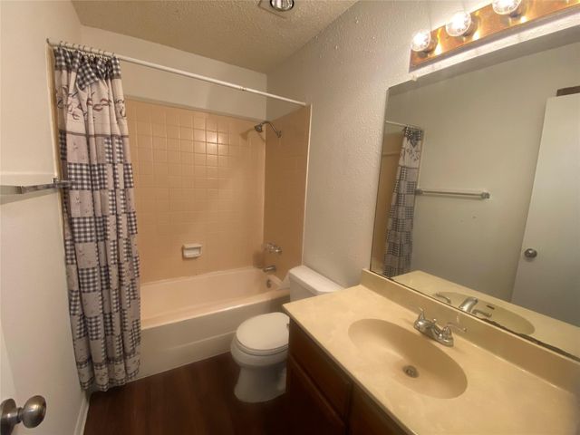 8704 Schick RD B, Austin, TX 78729