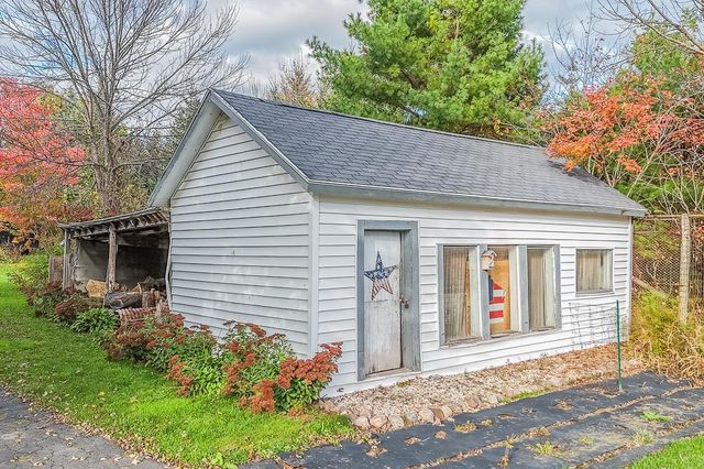 E8130 FLEASE ROAD, New London, WI 54961