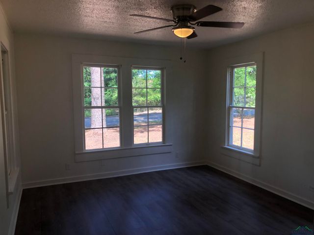 602 Premier Road, Longview, TX 75604