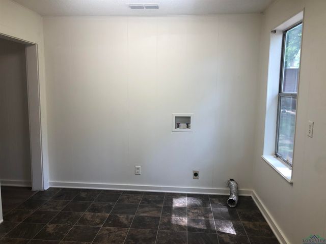 602 Premier Road, Longview, TX 75604