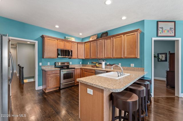 355 Queens Cove Way, Whispering Pines, NC 28327