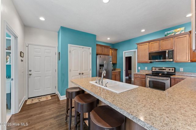 355 Queens Cove Way, Whispering Pines, NC 28327