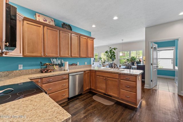 355 Queens Cove Way, Whispering Pines, NC 28327