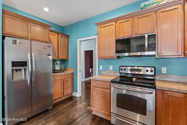 355 Queens Cove Way, Whispering Pines, NC 28327