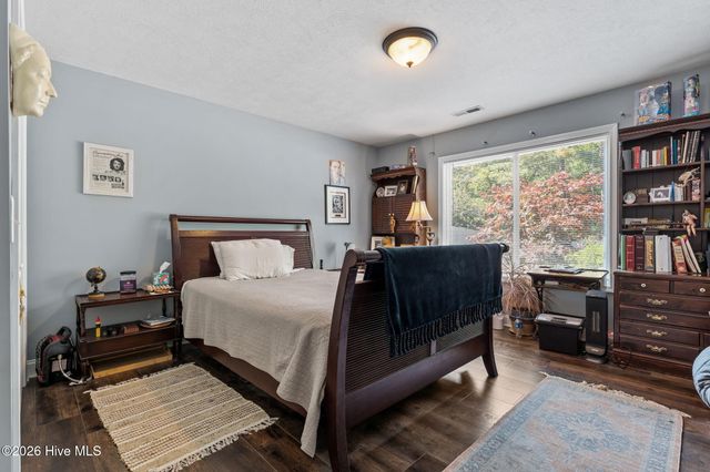355 Queens Cove Way, Whispering Pines, NC 28327