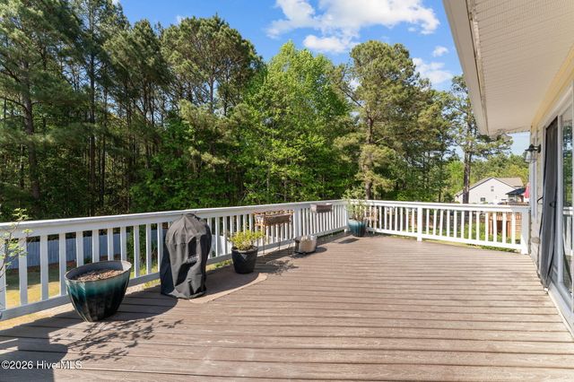 355 Queens Cove Way, Whispering Pines, NC 28327