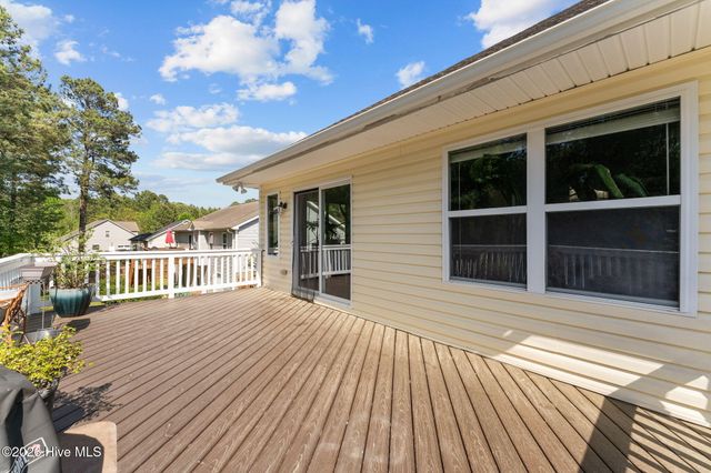 355 Queens Cove Way, Whispering Pines, NC 28327