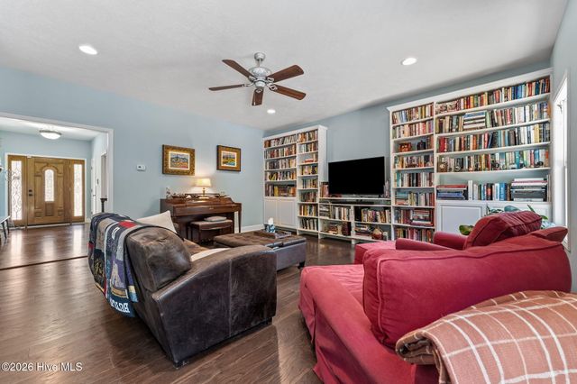 355 Queens Cove Way, Whispering Pines, NC 28327