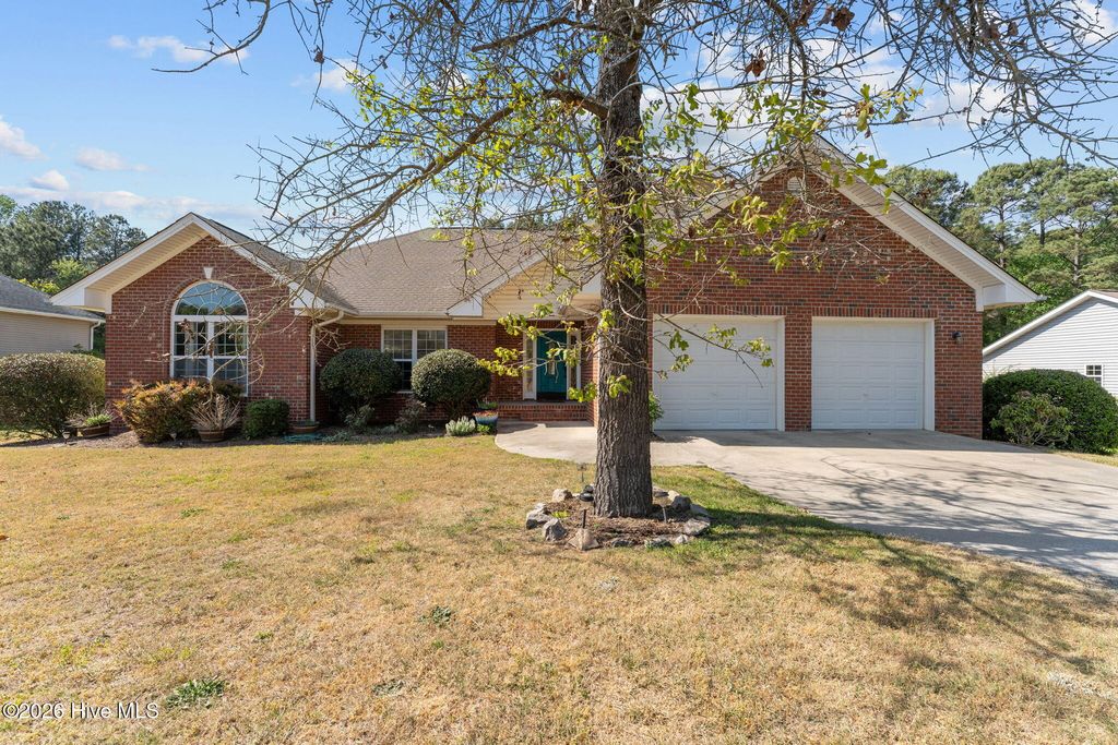 355 Queens Cove Way, Whispering Pines, NC 28327