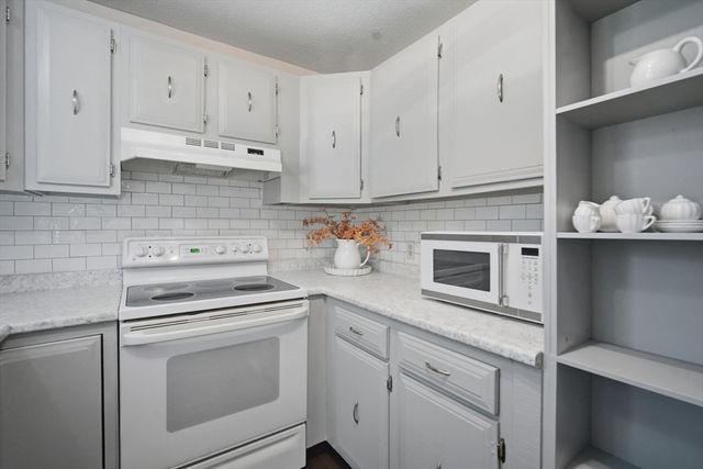 563 Pochassic Rd., Westfield, MA 01085
