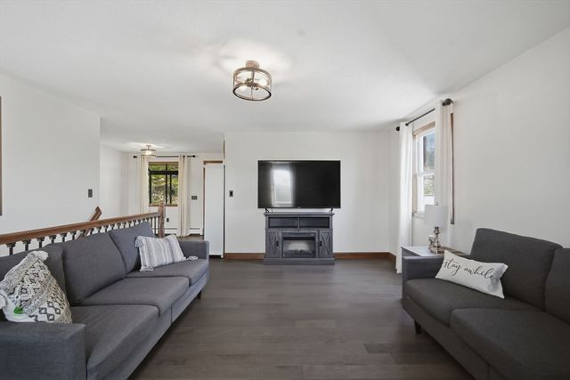 563 Pochassic Rd., Westfield, MA 01085