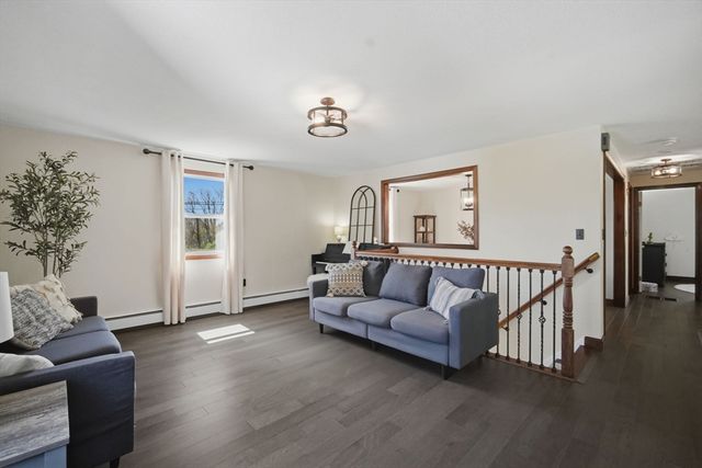 563 Pochassic Rd., Westfield, MA 01085