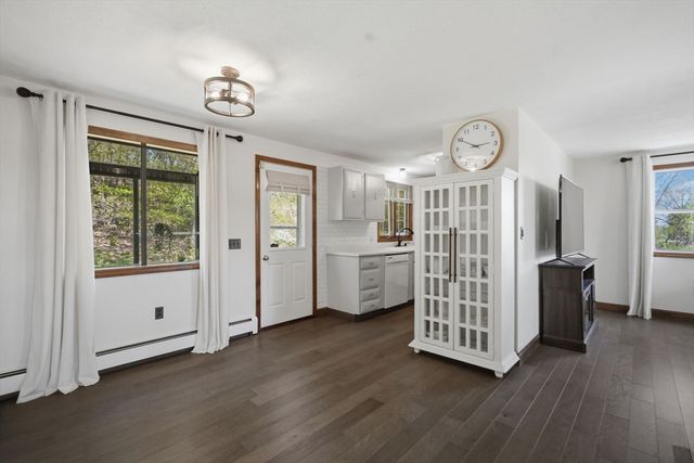 563 Pochassic Rd., Westfield, MA 01085