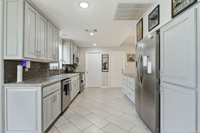 7626 Tippit Trl, San Antonio, TX 78240