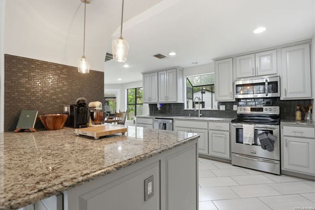 7626 Tippit Trl, San Antonio, TX 78240