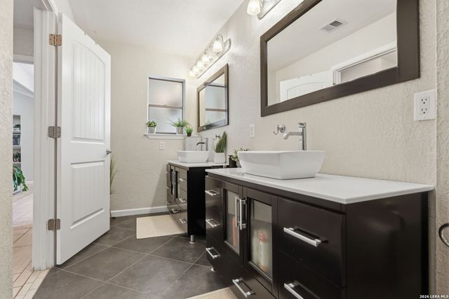 7626 Tippit Trl, San Antonio, TX 78240