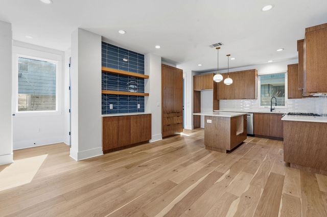 2921 Lyons RD 1, Austin, TX 78702