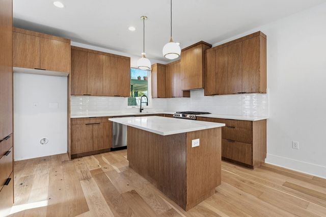 2921 Lyons RD 1, Austin, TX 78702