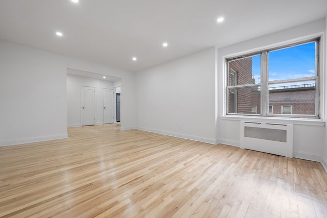 3930 52nd St Apt 5B, New York City, NY 11377