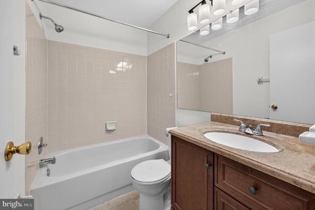 2706-B HEATHERSTONE CT, Mount Laurel, NJ 08054