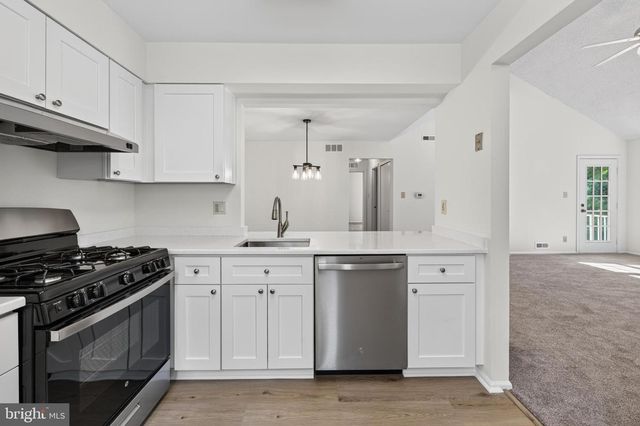 2706-B HEATHERSTONE CT, Mount Laurel, NJ 08054