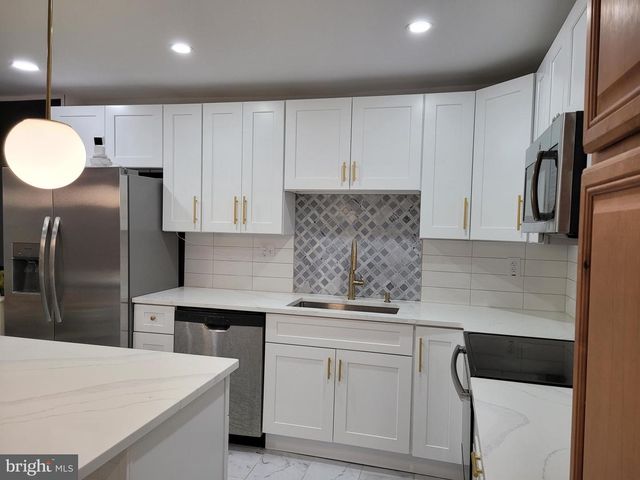 2502 FEDERAL ST, Philadelphia, PA 19146