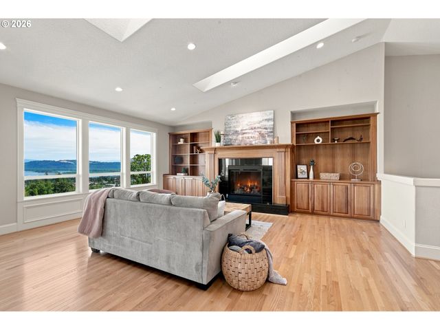 2966 W 2ND St, Washougal, WA 98671