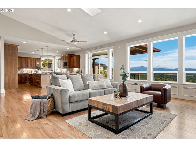 2966 W 2ND St, Washougal, WA 98671