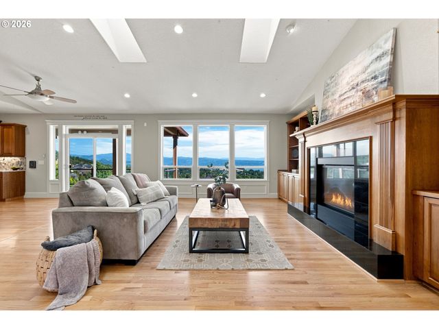2966 W 2ND St, Washougal, WA 98671