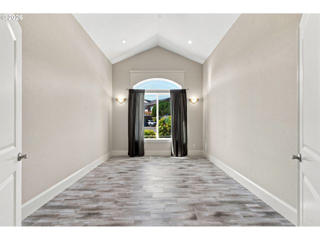 2966 W 2ND St, Washougal, WA 98671