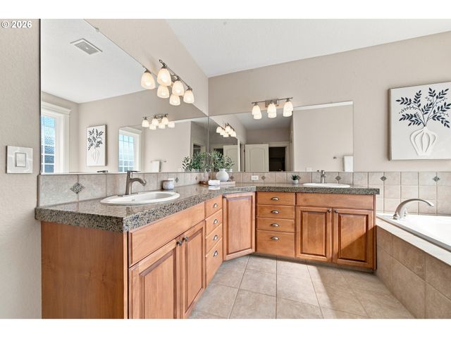 2966 W 2ND St, Washougal, WA 98671