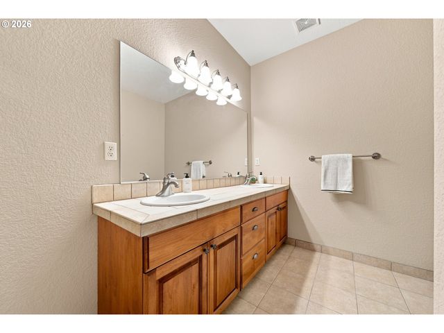 2966 W 2ND St, Washougal, WA 98671