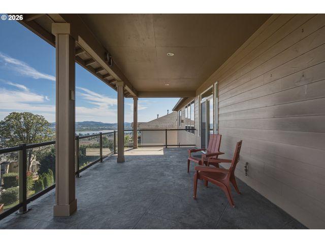 2966 W 2ND St, Washougal, WA 98671