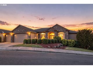 2966 W 2ND St, Washougal, WA 98671