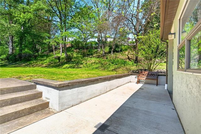 555 Thompson Run Rd, Ross Twp, PA 15237