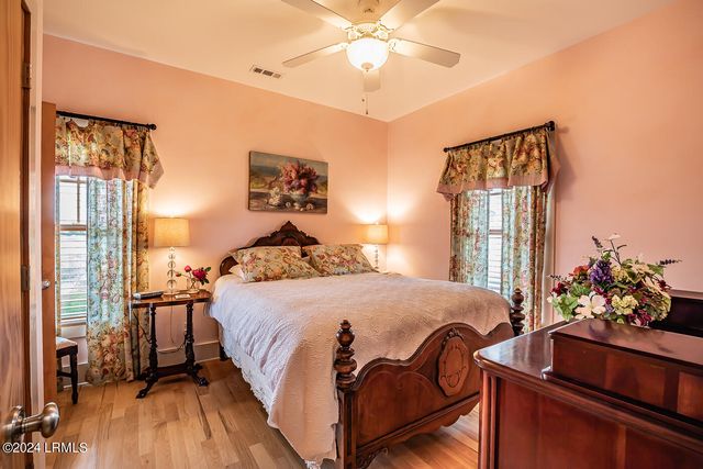 11 Windjammer Lane, Harbor Island, SC 29920