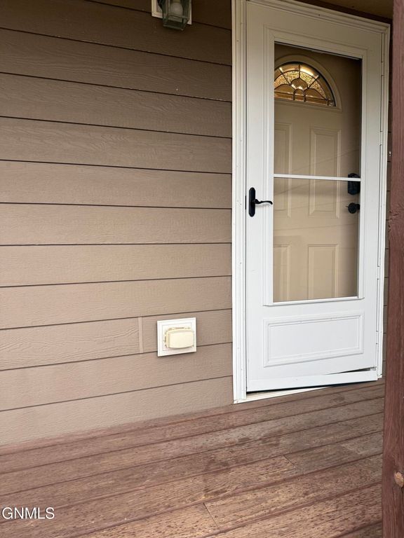 3514 10th Avenue NE, Watford City, ND 58854 photo 2