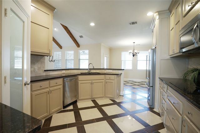 720 Madeline Court, Azle, TX 76020