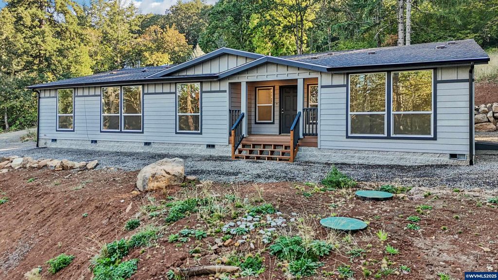 Image 1 of property listing at 22100 SE Royal Anne Dr, Amity, OR 97101