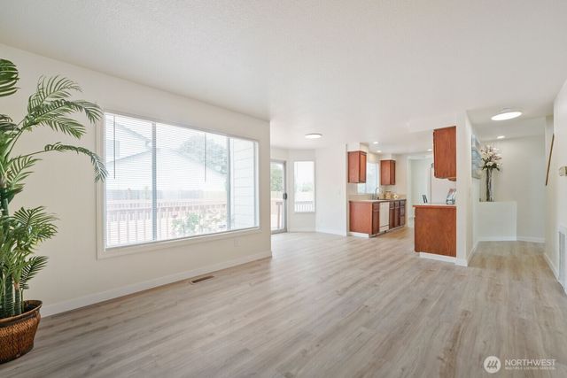 35403 12th Avenue SW, Federal Way, WA 98023