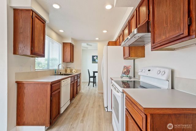 35403 12th Avenue SW, Federal Way, WA 98023